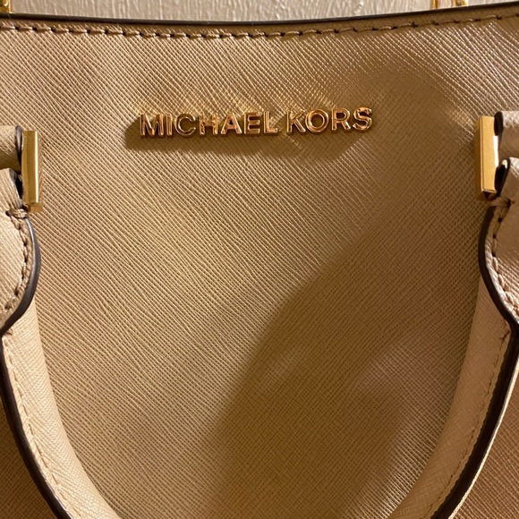 Michael Kors mini purse with detachable straps - Picture 4 of 5
